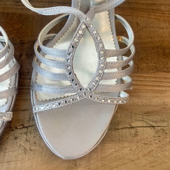 Nina Dressy Heels, Silver with rhinestones, 7.5, VGUC - Picture 3 of 8